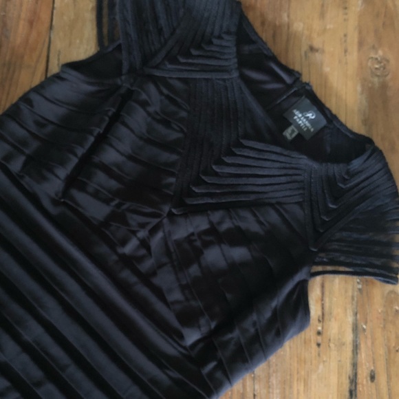 Black Body Con Dress - Picture 2 of 7